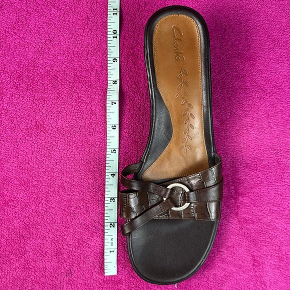 Clarks slides sandals Barely Worn 9M  | Leather Sandals (used) - Picture 2 of 9